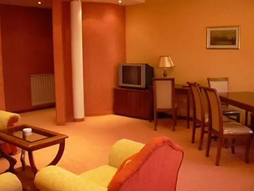 Hotelli Grand Raddus Jss