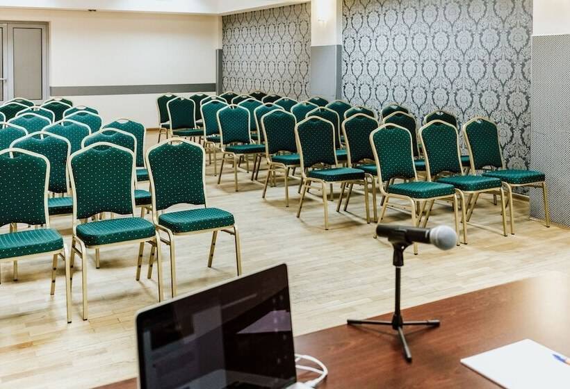 호텔 Gromada Radom Centrum