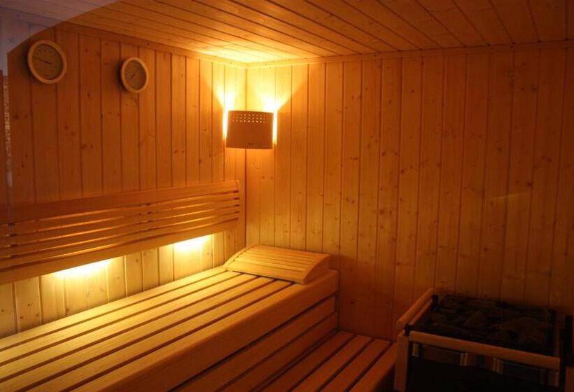 هتل La Ferronniere