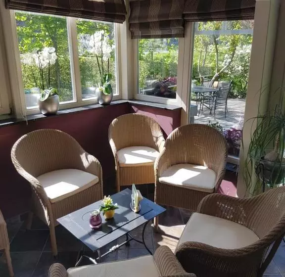 هتل La Ferronniere