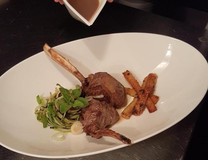 هتل La Ferronniere