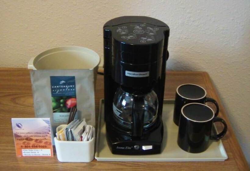 Отель Lake Country Inn