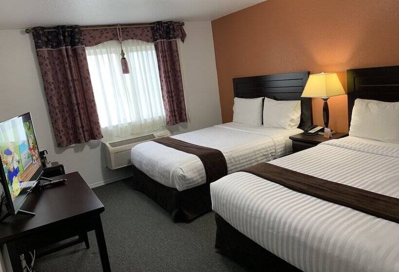 Отель Lake Country Inn