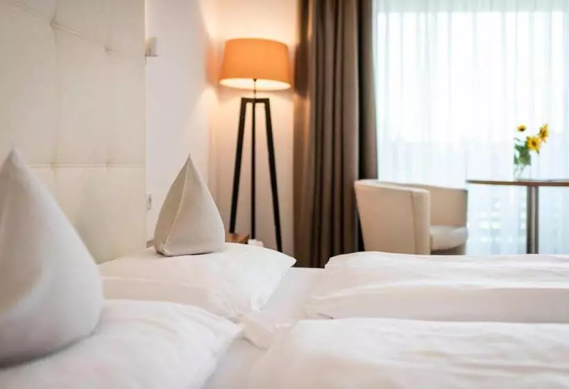 Отель Mandelhof S