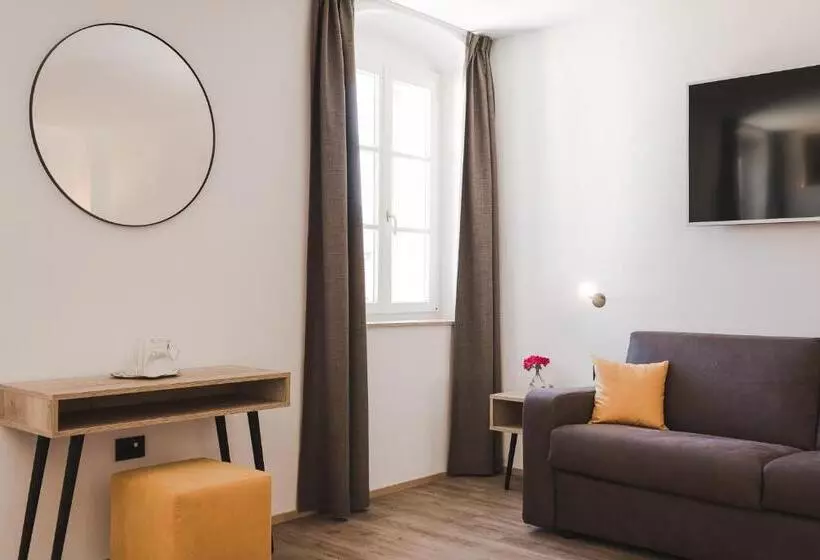 Отель Mandelhof S