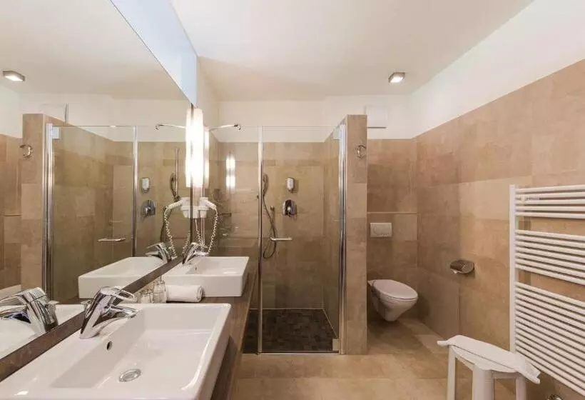 Отель Mandelhof S