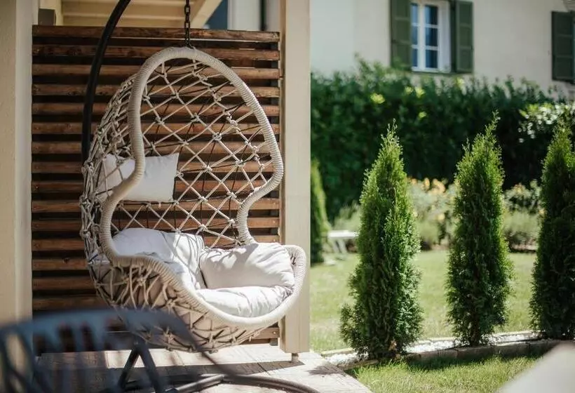 Отель Mandelhof S