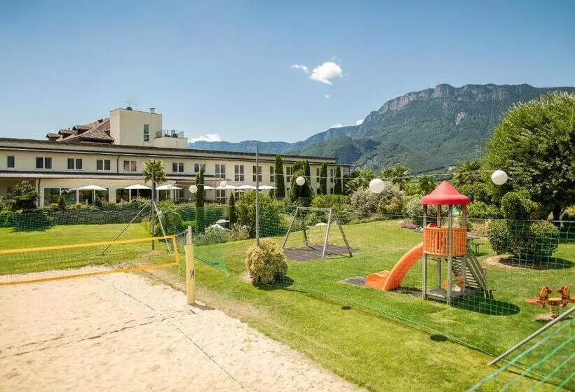 Отель Mandelhof S