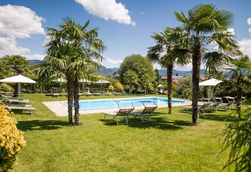 Отель Mandelhof S