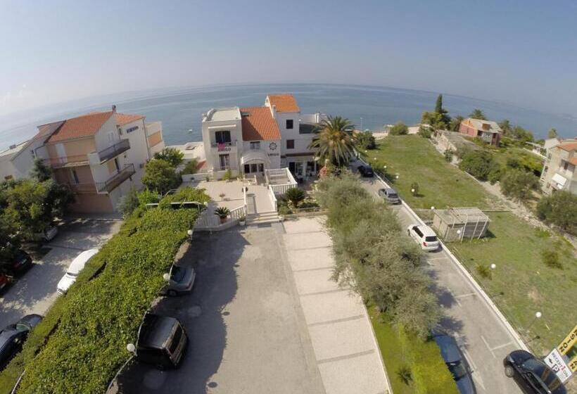 فندق Pansion Amigos