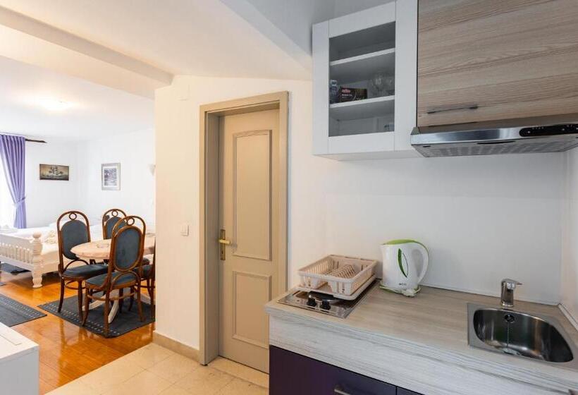 فندق Pansion Amigos