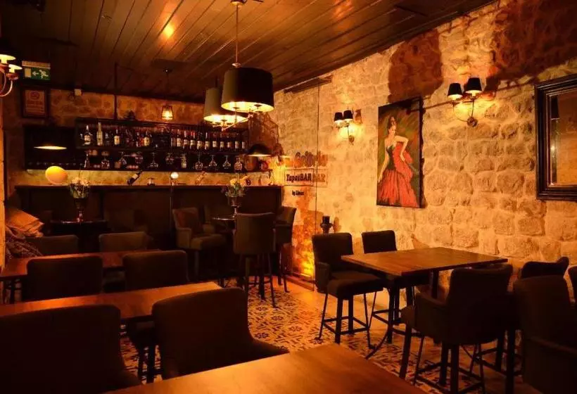 בית מלון כפרי The Liwan Boutique