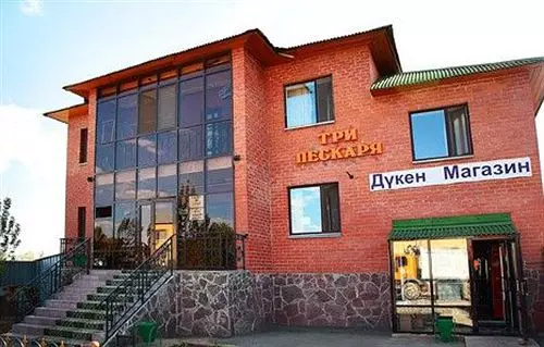 هتل Tri Peskarya