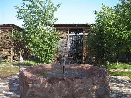هتل Tri Peskarya