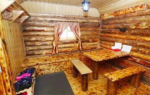 هتل Tri Peskarya