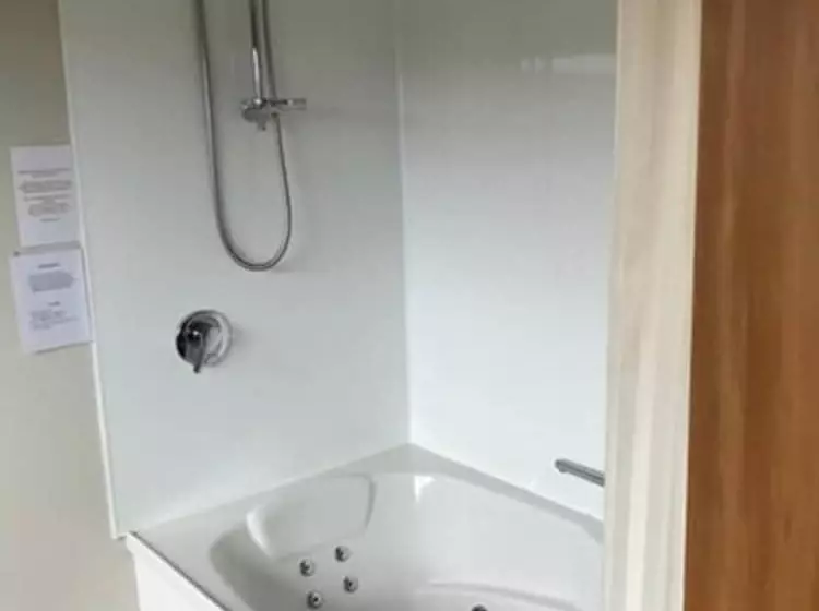 Jade Court Motel