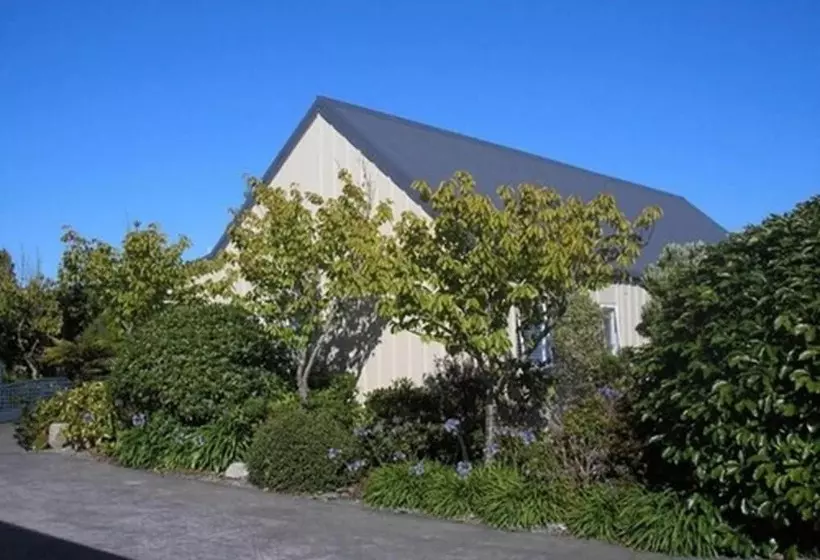 Jade Court Motel