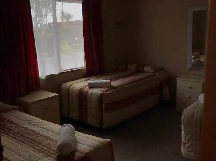 Jade Court Motel
