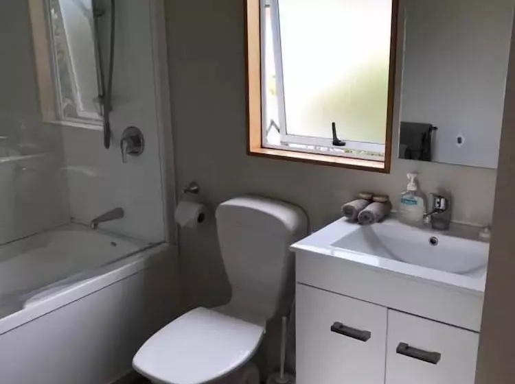Jade Court Motel