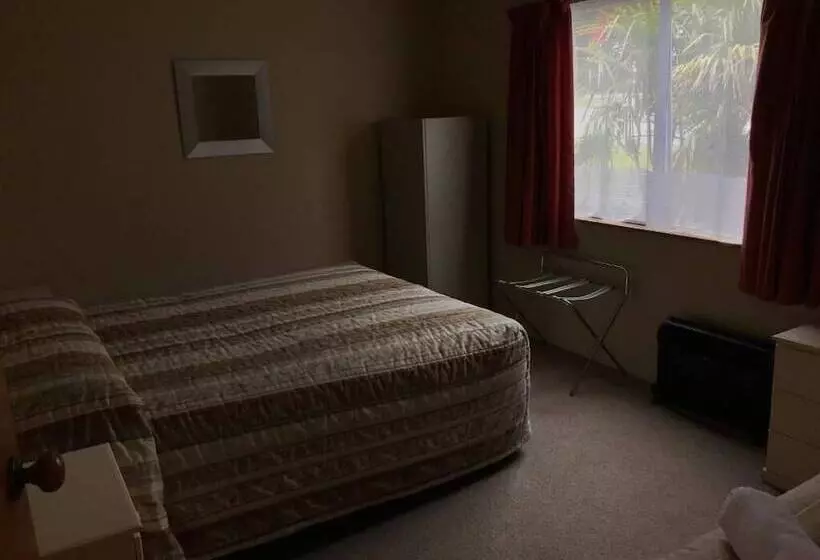 Jade Court Motel