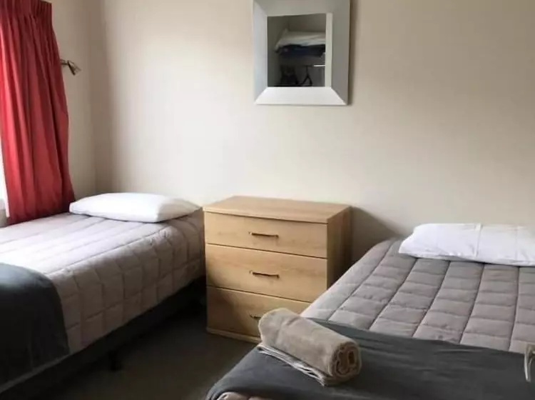 Jade Court Motel