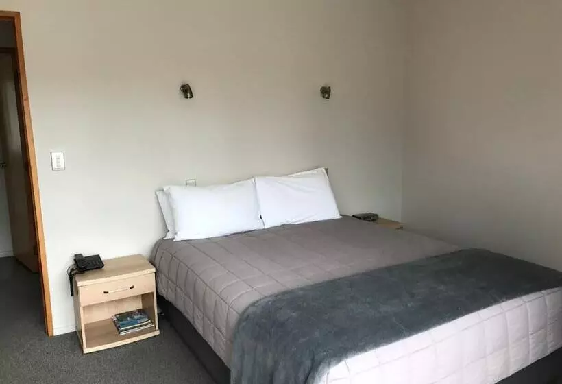 Jade Court Motel