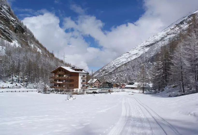 Ski In/ski Out Hotel Sport