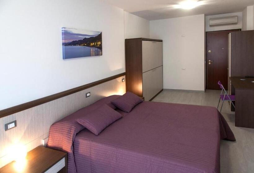 ベッドアンドブレックファースト Locanda Brezza Marina