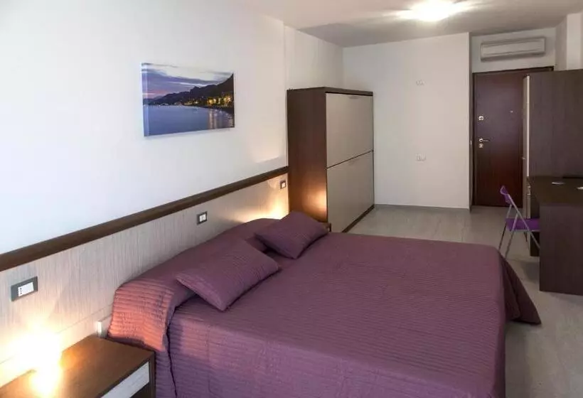 تختخواب و صبحانه Locanda Brezza Marina