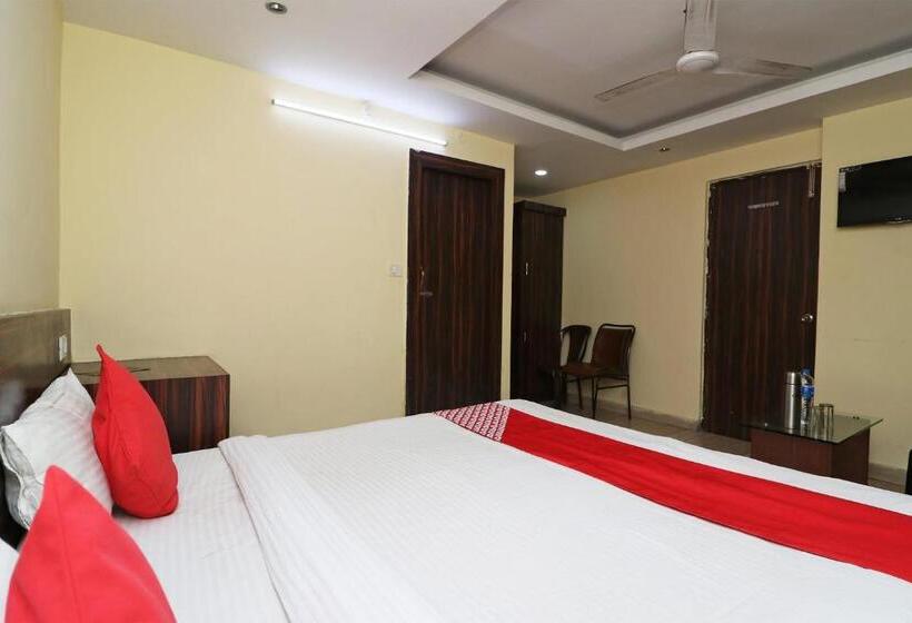 هتل Vaccinated Staff- Oyo 45540 Prakash Inn