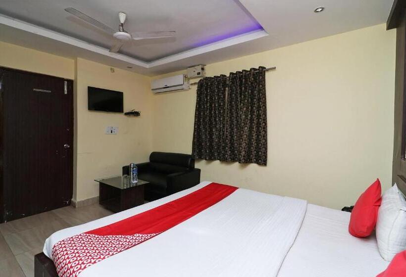 هتل Vaccinated Staff- Oyo 45540 Prakash Inn