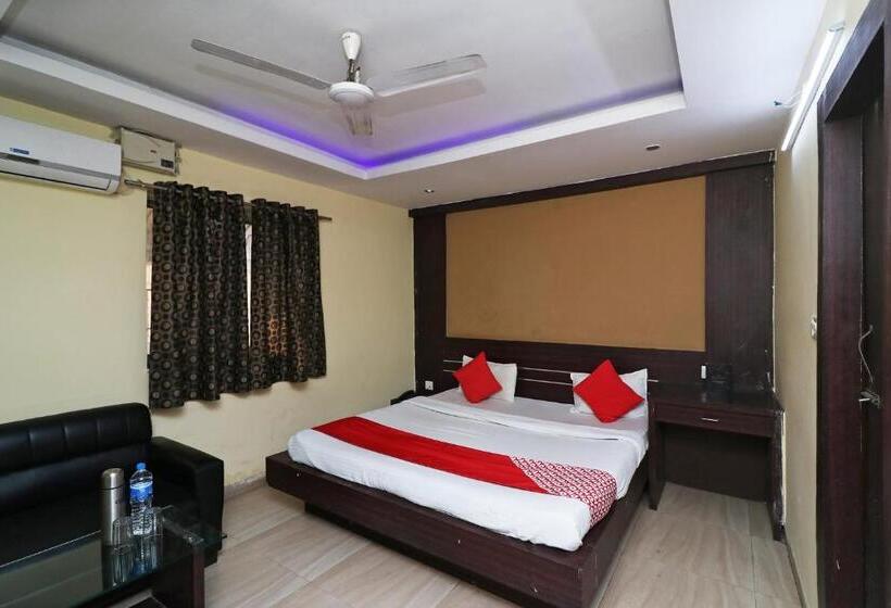 هتل Vaccinated Staff- Oyo 45540 Prakash Inn