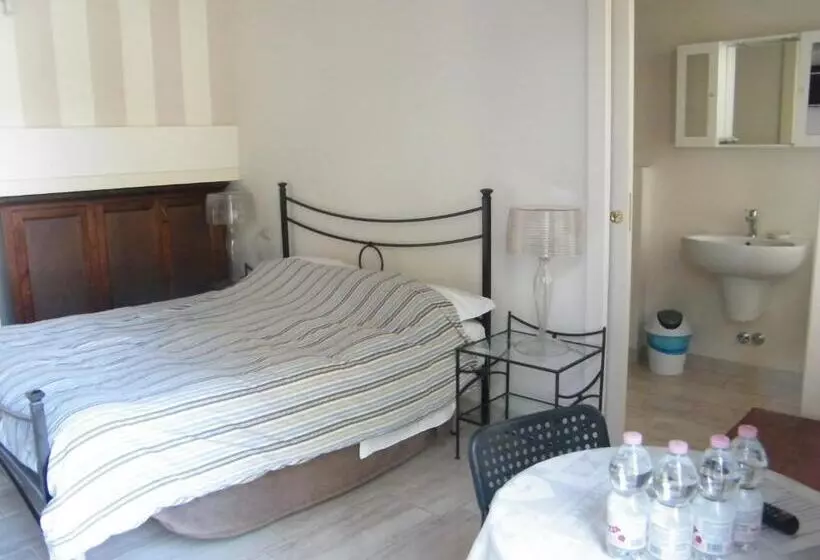 Aamiaismajoitus (B&B) Villa Franca Casa Vacanze