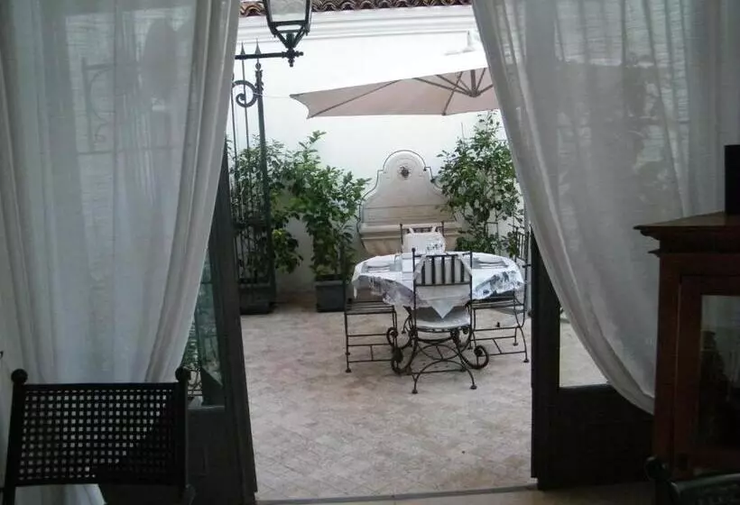 Aamiaismajoitus (B&B) Villa Franca Casa Vacanze