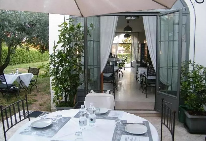 Aamiaismajoitus (B&B) Villa Franca Casa Vacanze