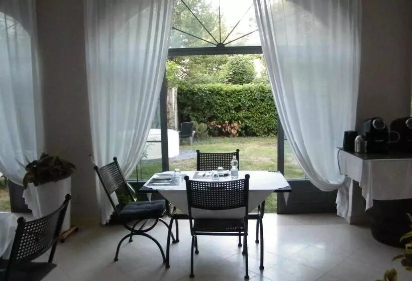 Aamiaismajoitus (B&B) Villa Franca Casa Vacanze