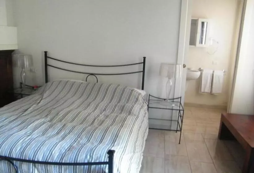 Aamiaismajoitus (B&B) Villa Franca Casa Vacanze