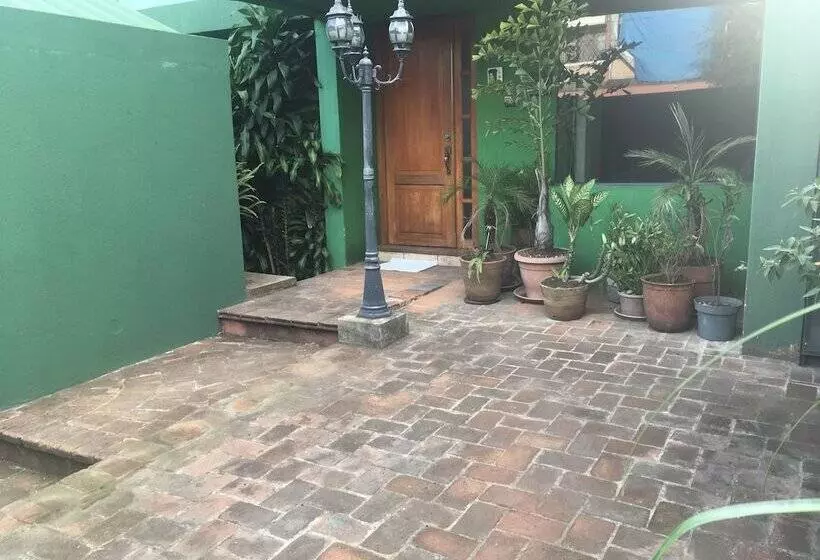 Global Airport Bed And Breakfast