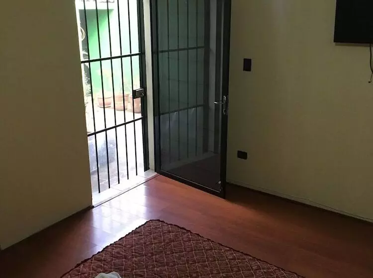 Global Airport Bed And Breakfast