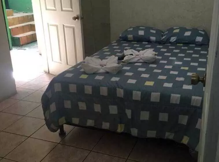 Global Airport Bed And Breakfast