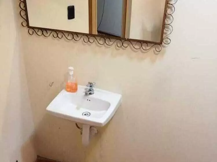 Global Airport Bed And Breakfast