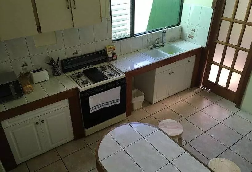 Global Airport Bed And Breakfast