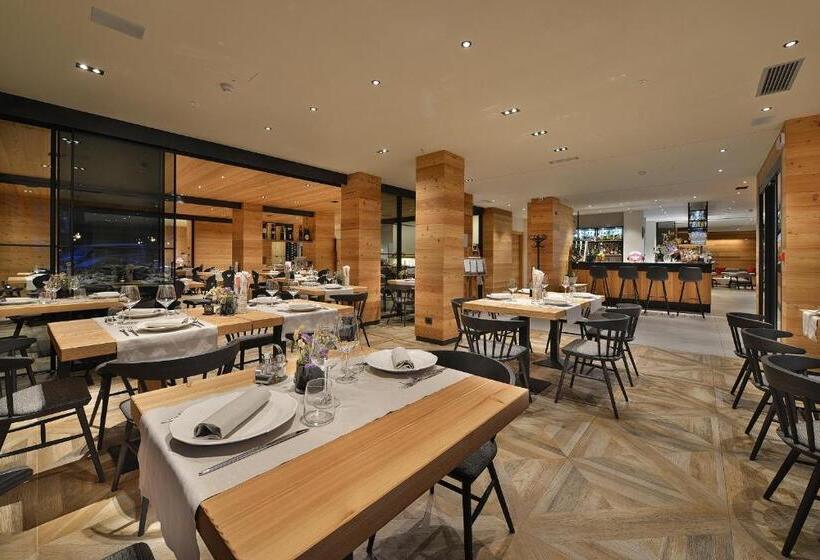 בית מלון כפרי Astoria