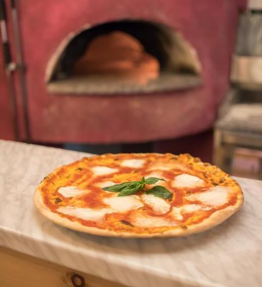 בית מלון כפרי Astoria