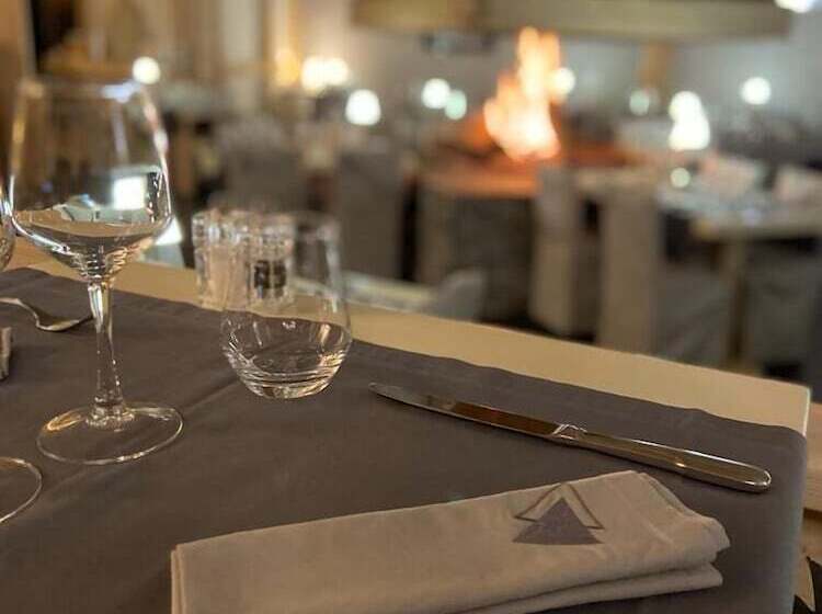 Отель Chalethôtel La Chemenaz, The Originals Relais