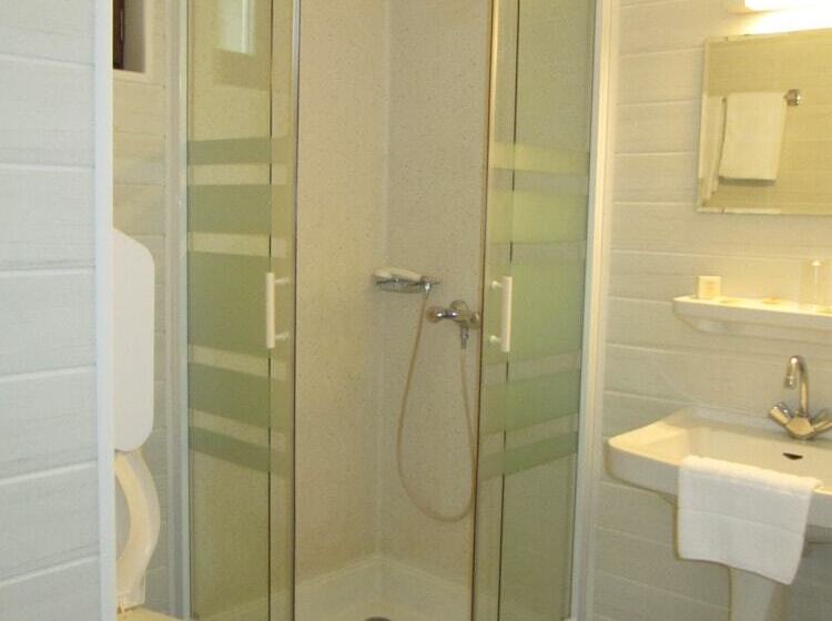 فندق Hôtel Des Rochers