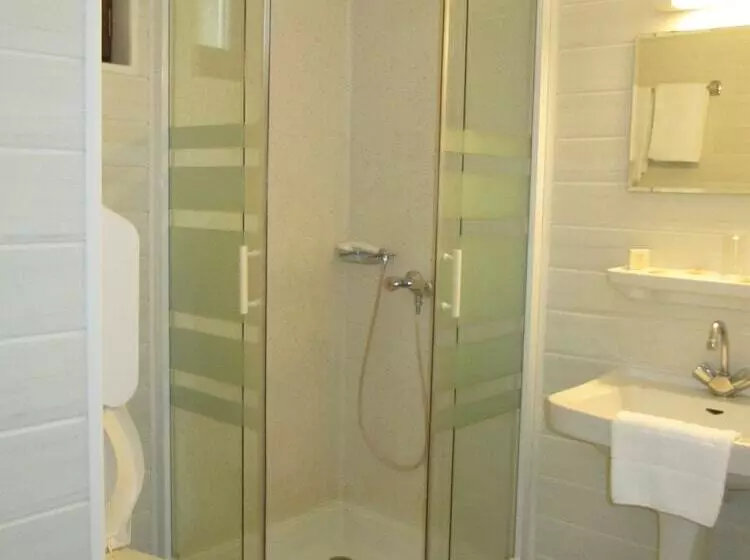 Отель Hôtel Des Rochers