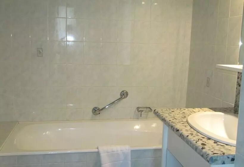 Отель Hôtel Des Rochers