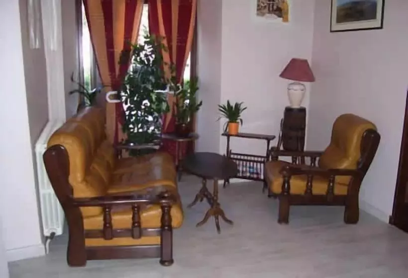 Отель Hôtel Des Rochers