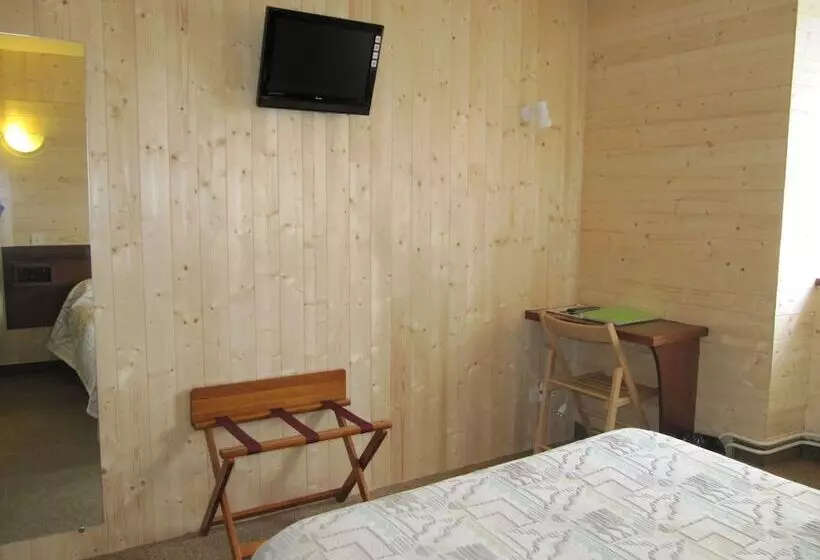 Отель Hôtel Des Rochers